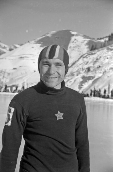 Soviet speedskater Yevgeny Grishin