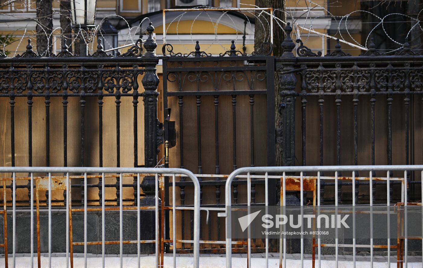 Russia Ukraine Embassy Closing