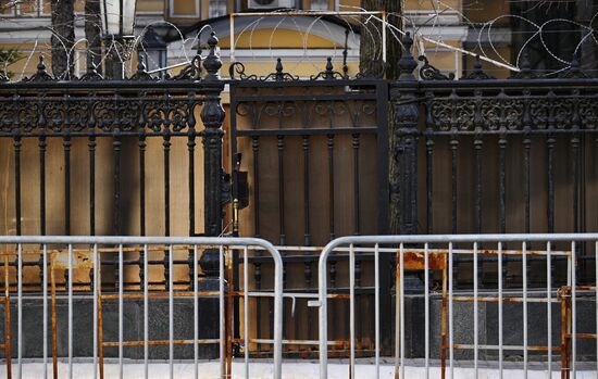 Russia Ukraine Embassy Closing
