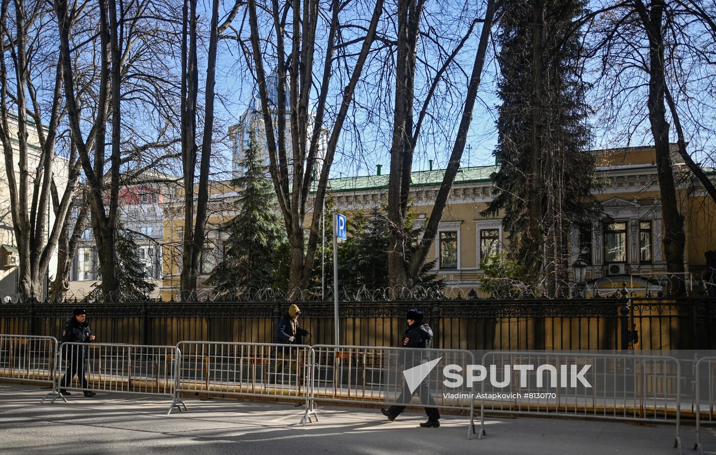 Russia Ukraine Embassy Closing