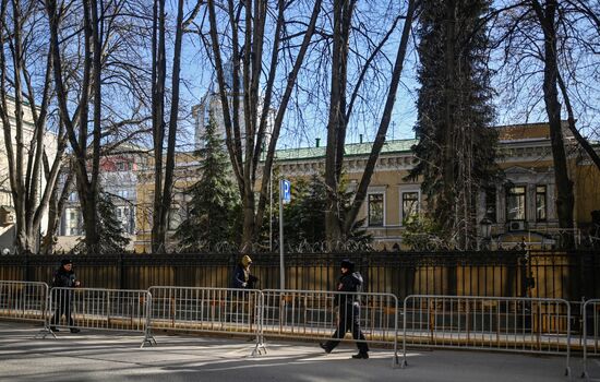 Russia Ukraine Embassy Closing