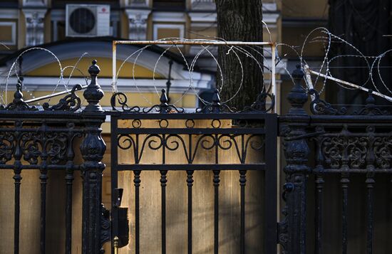 Russia Ukraine Embassy Closing