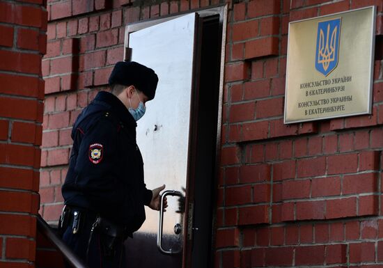Russia Ukraine Consulate Closing