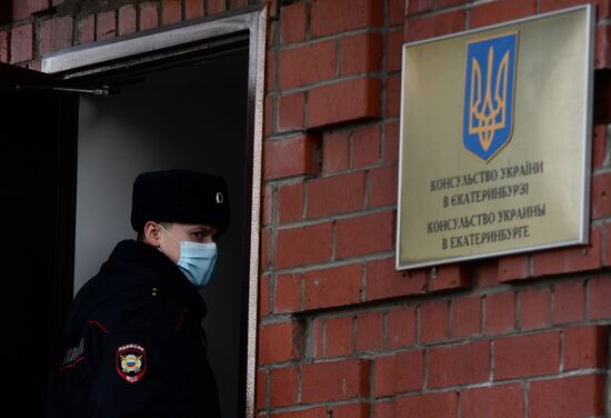 Russia Ukraine Consulate Closing