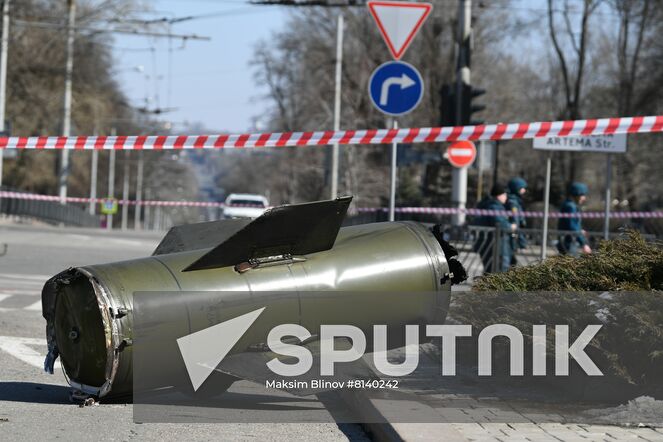 A fragment of an Ukrainian Tochka-U missile which had been shot down near the Government House in the city center during a recent shelling is pictured in Donetsk, Donetsk People's Republic. The Donetsk authorities reported, according to preliminary data, 20 people died and nine were injured. Location: Donetsk People's Republic, Donetsk. Author: Maksim Blinov/Sputnik. DPR Shelling Aftermath