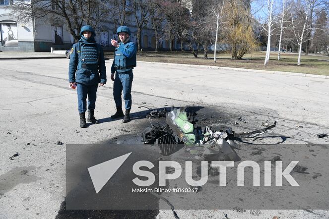 Emergency Situations Ministry officers stand near a fragment of an Ukrainian Tochka-U missile which had been shot down near the Government House in the city center during a recent shelling in Donetsk, Donetsk People's Republic. The Donetsk authorities reported, according to preliminary data, 20 people died and nine were injured. Location: Donetsk People's Republic, Donetsk. Author: Maksim Blinov/Sputnik. DPR Shelling Aftermath