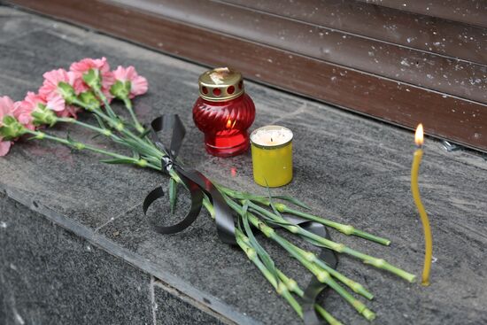DPR Flowers Laying