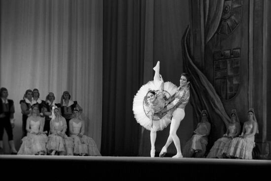 Australian dancers Marilyn Rowe and Kelvin Coe on stage of State Academic Bolshoi Theater