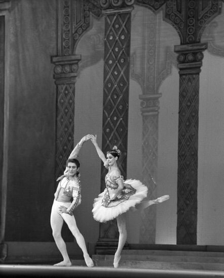Australian dancers Marilyn Rowe and Kelvin Coe on stage of State Academic Bolshoi Theater