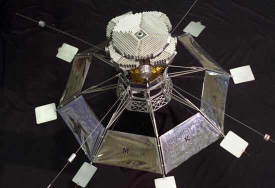 Regata sailing spacecraft