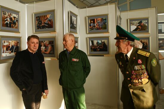 Soldier's Labor exhibition by photojournalist Vladimir Vyatkin