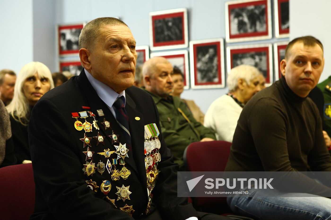 Soldier's Labor exhibition by photojournalist Vladimir Vyatkin