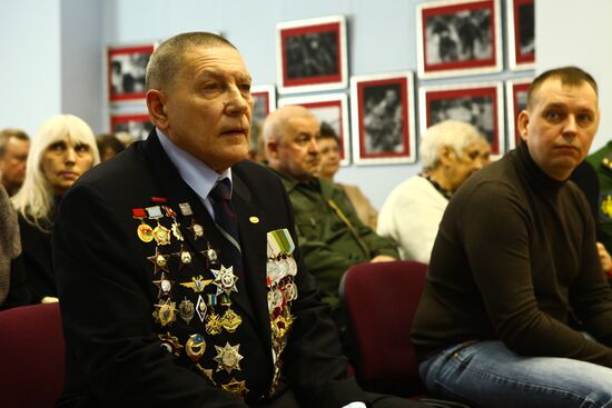 Soldier's Labor exhibition by photojournalist Vladimir Vyatkin