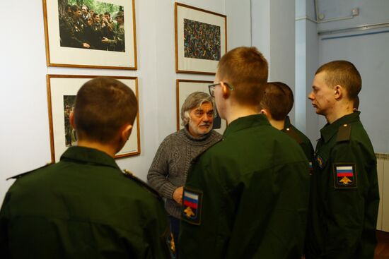 Soldier's Labor exhibition by photojournalist Vladimir Vyatkin