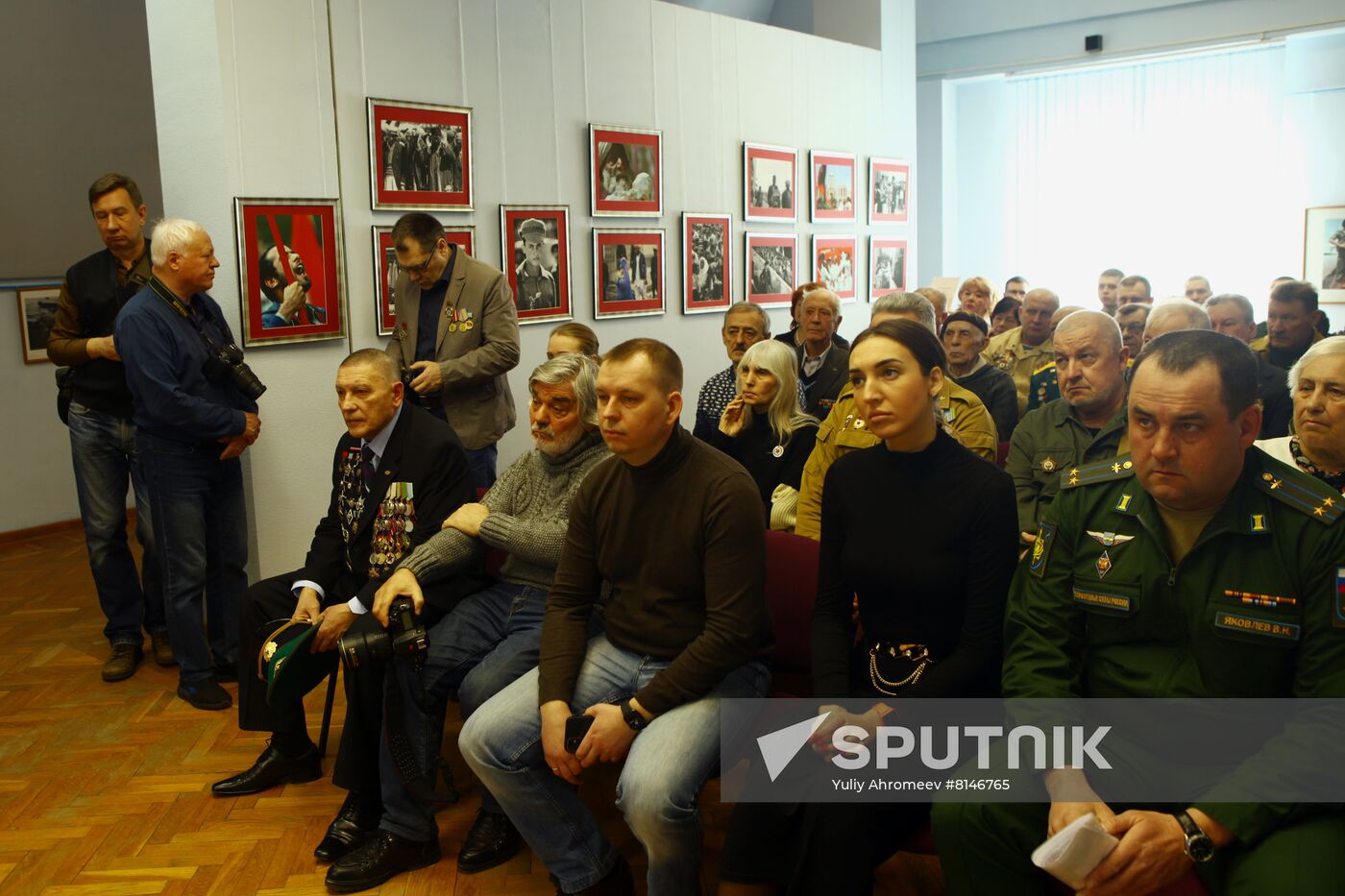 Soldier's Labor exhibition by photojournalist Vladimir Vyatkin