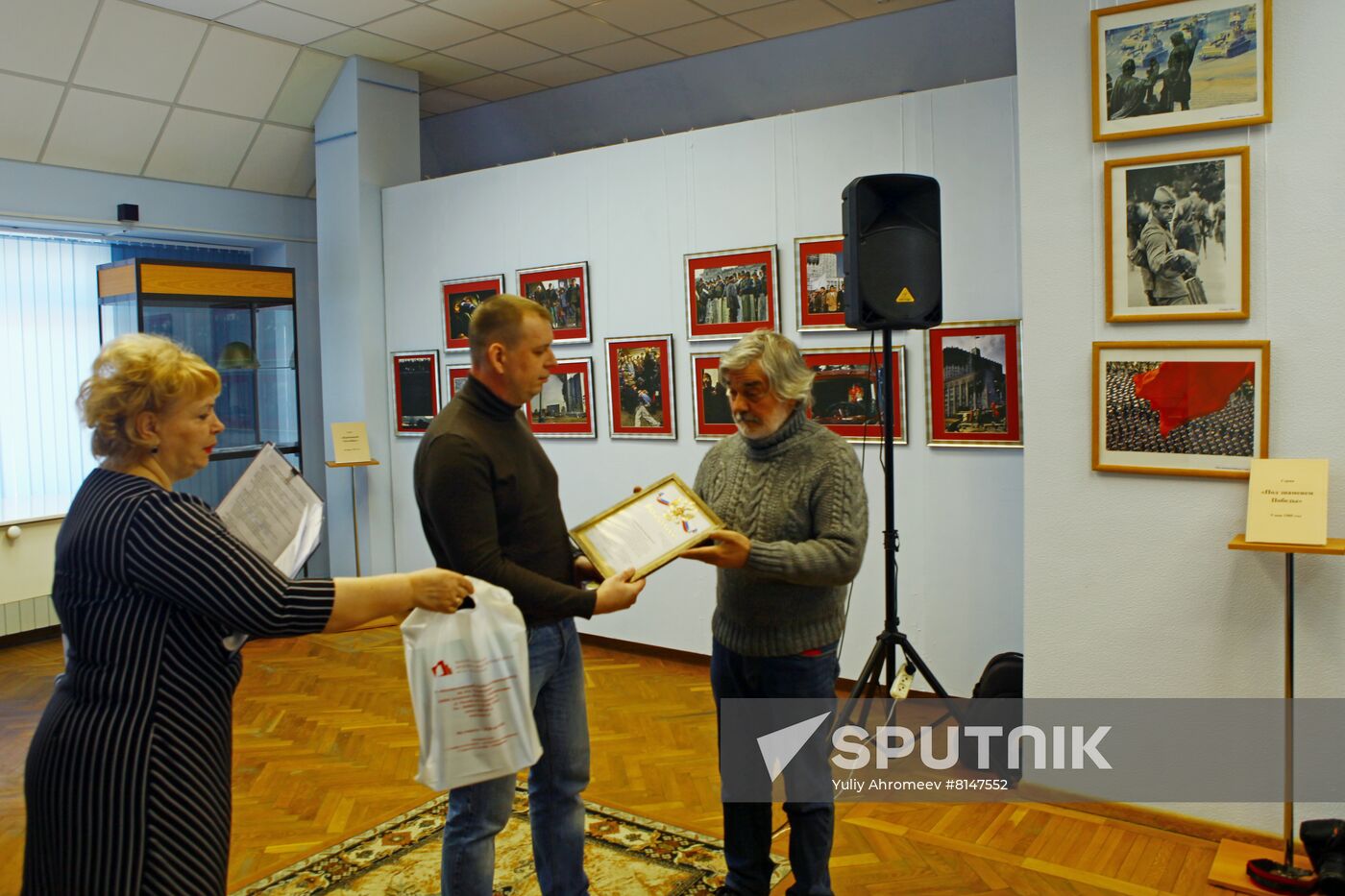 Soldier's Labor photo exhibition by photo correspondent Vladmir Vyatkin