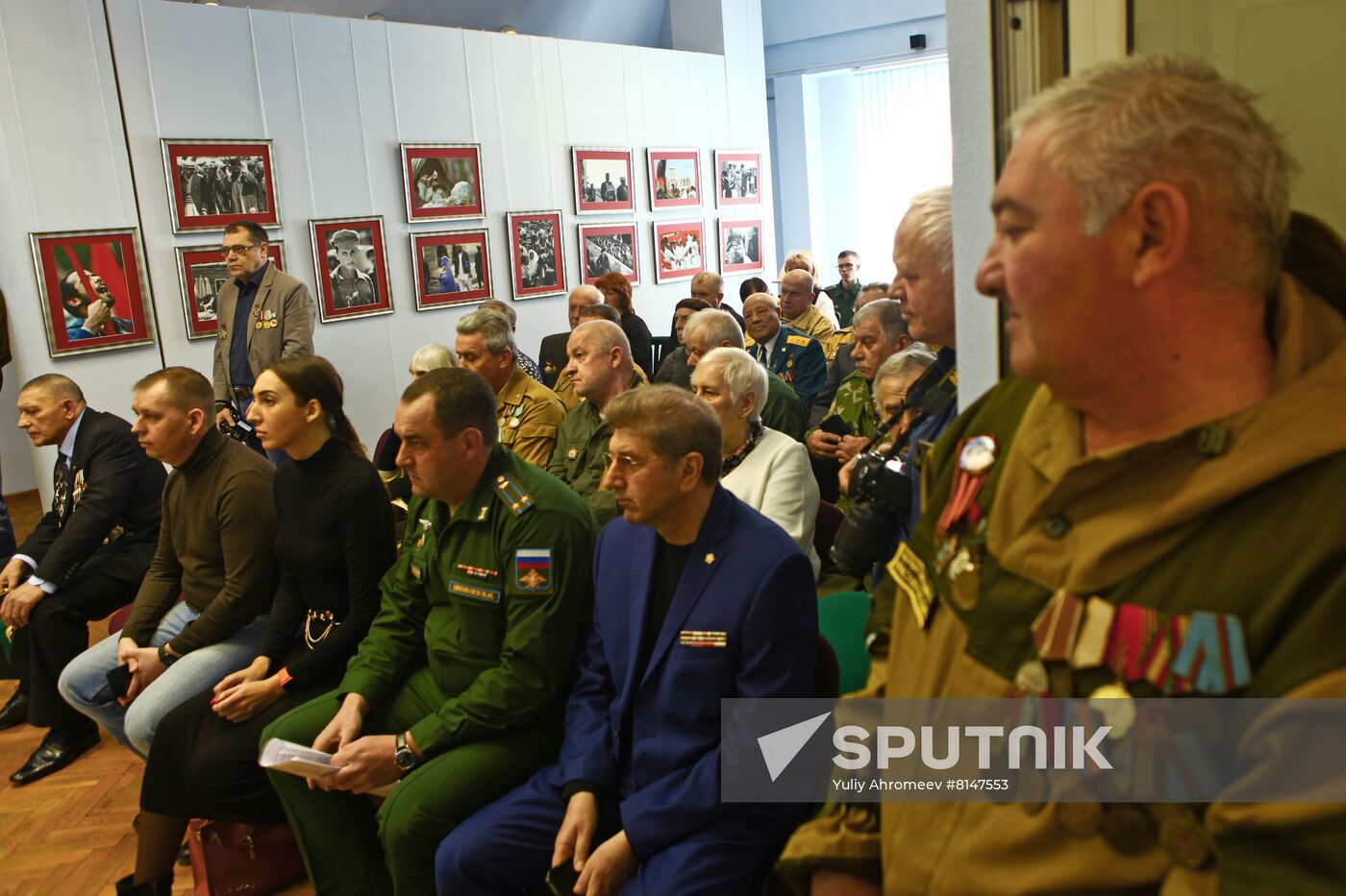 Soldier's Labor photo exhibition by photo correspondent Vladmir Vyatkin