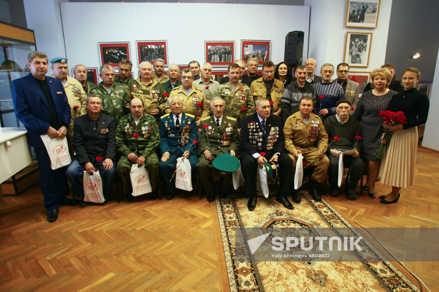 Soldiers on Duty project by photojournalist Vladimir Vyatkin