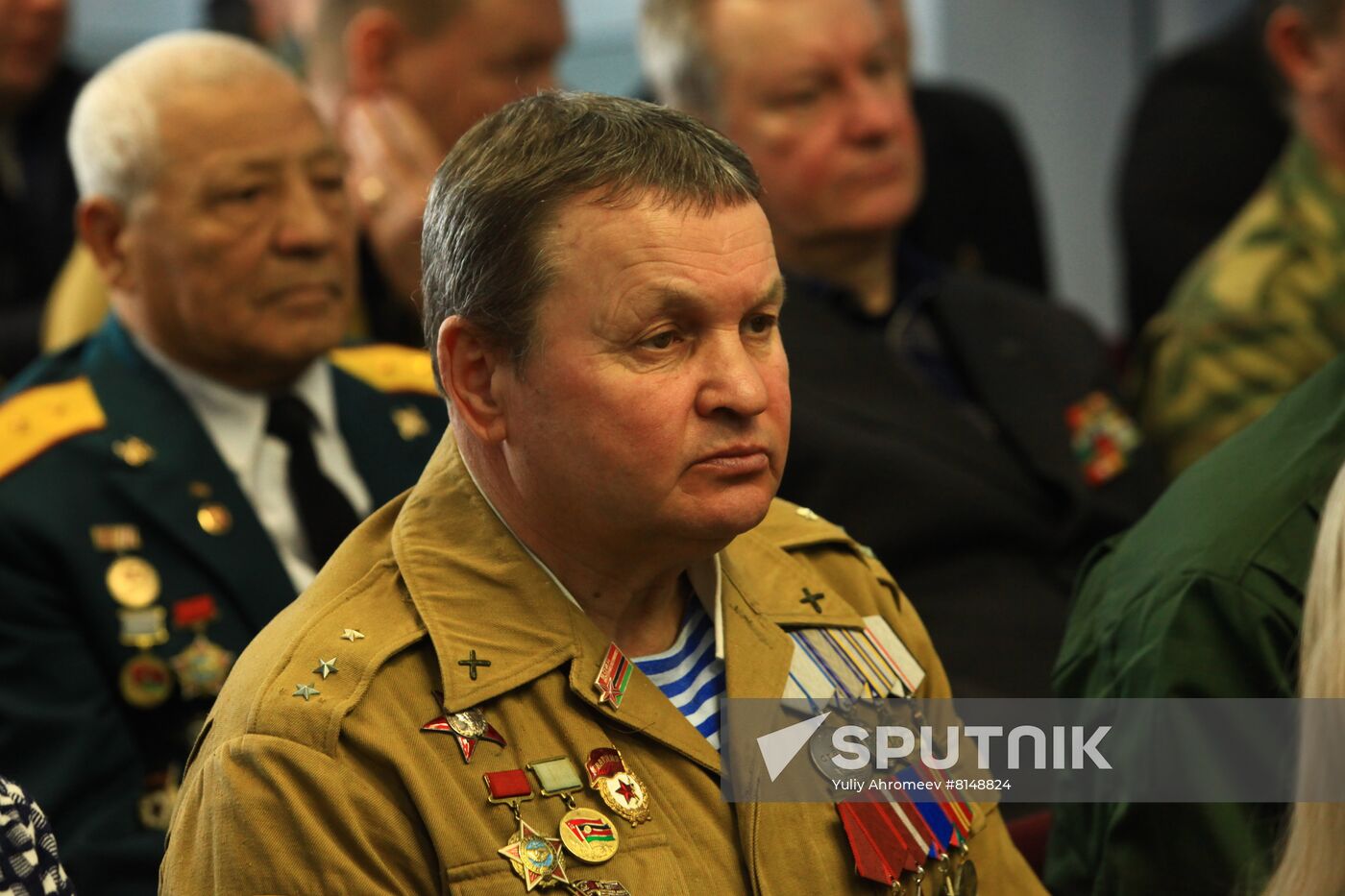 Soldiers on Duty project by photojournalist Vladimir Vyatkin
