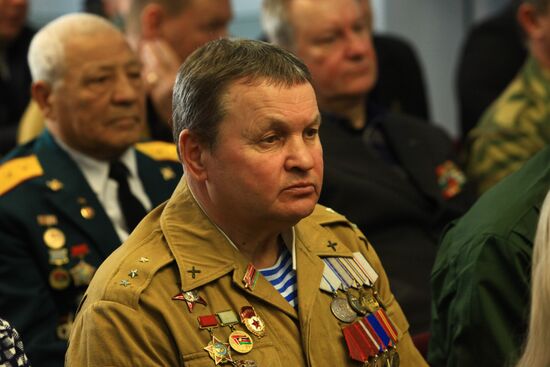 Soldiers on Duty project by photojournalist Vladimir Vyatkin