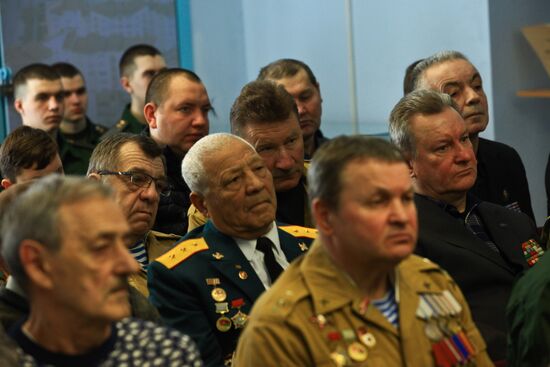 Soldiers on Duty project by photojournalist Vladimir Vyatkin