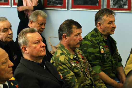 Soldiers on Duty project by photojournalist Vladimir Vyatkin