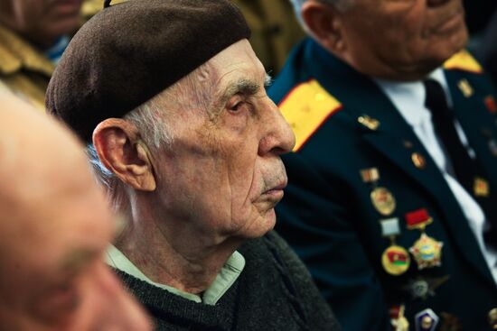 Soldiers on Duty project by photojournalist Vladimir Vyatkin