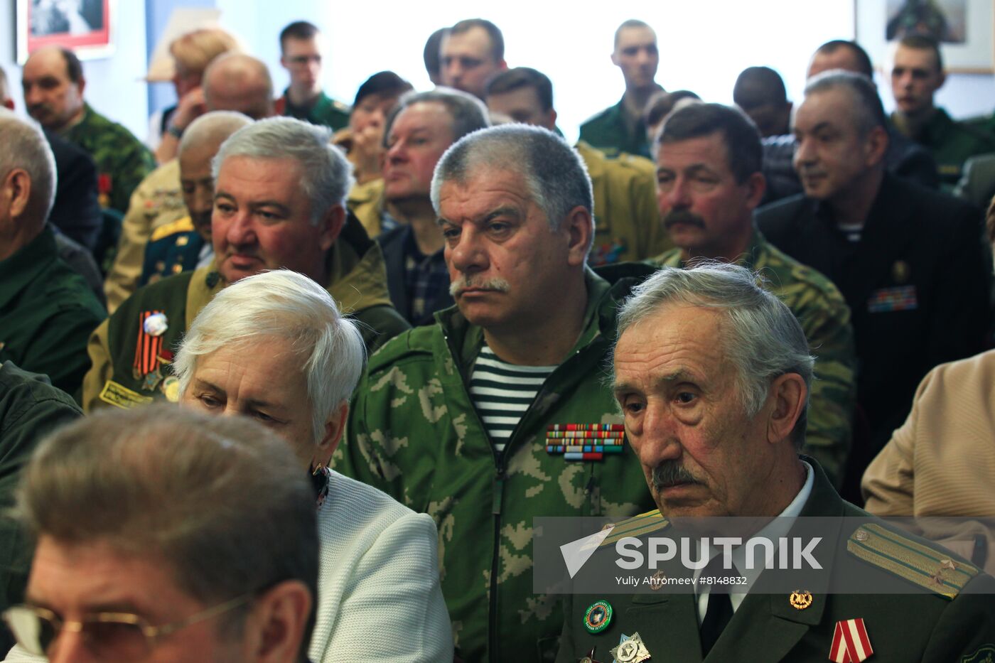 Soldiers on Duty project by photojournalist Vladimir Vyatkin