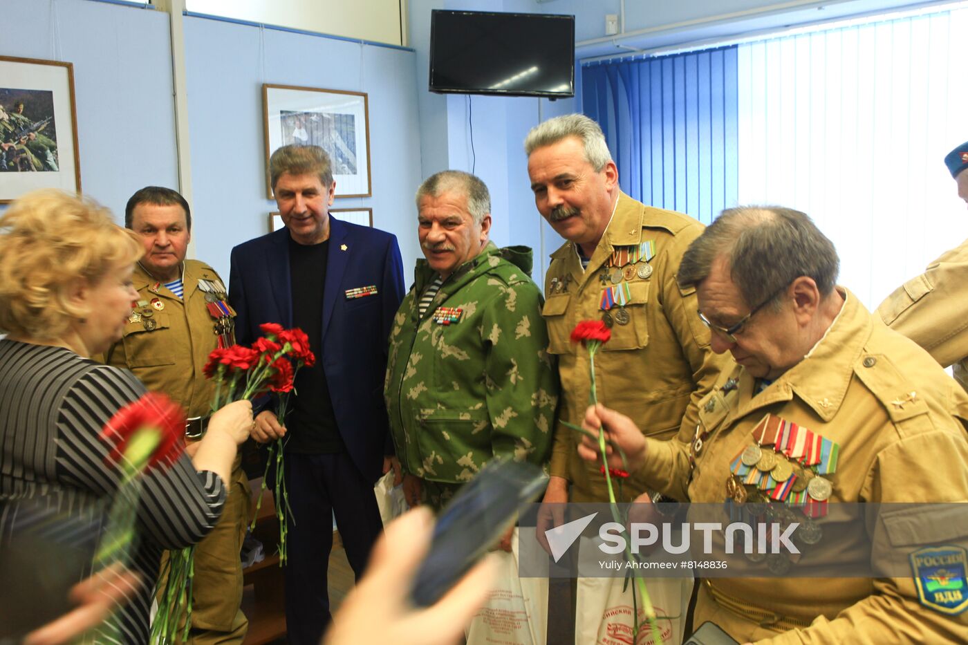 Soldiers on Duty project by photojournalist Vladimir Vyatkin