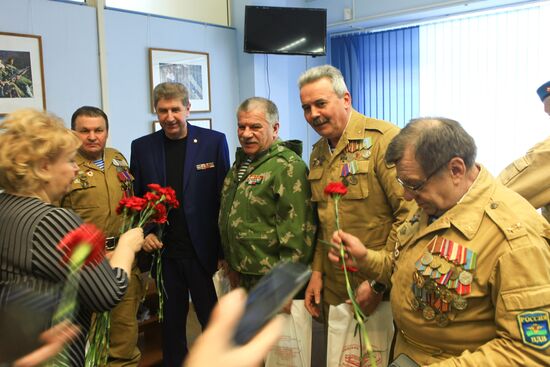 Soldiers on Duty project by photojournalist Vladimir Vyatkin
