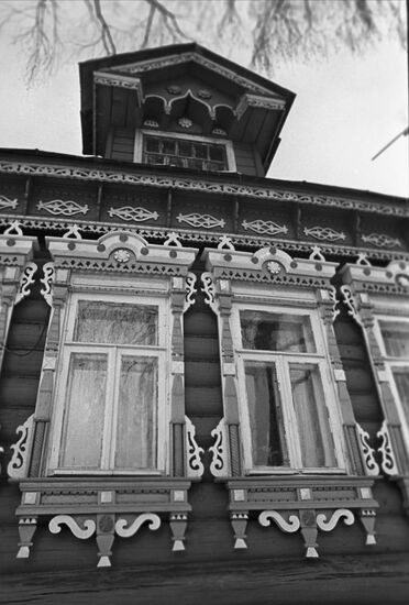 Wooden home in Petrovo-Dalneye village
