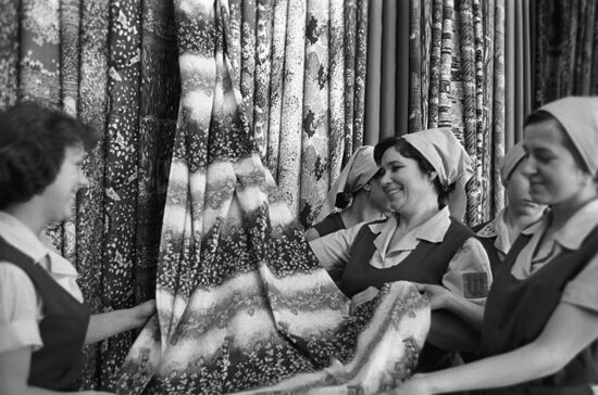 Weaver Maria Polishchuk, candidate for deputy of USSR Supreme Soviet