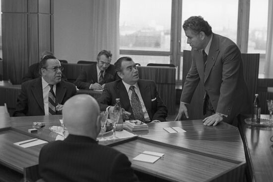 Czechoslovak foreign minister Chnoupek visits USSR