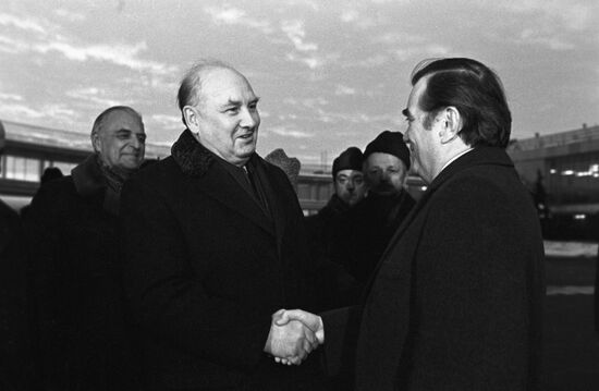 Czechoslovak foreign minister Chnoupek visits USSR