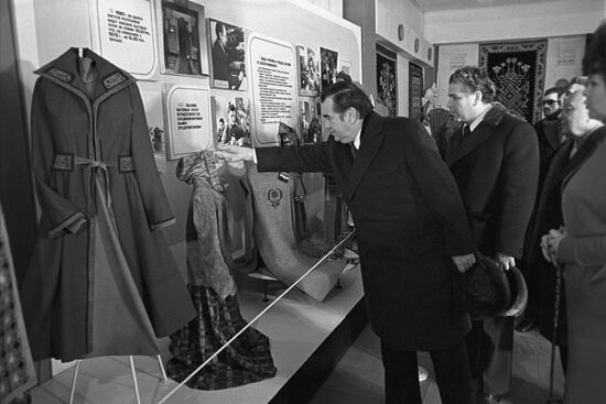 Czechoslovak foreign minister Chnoupek visits USSR