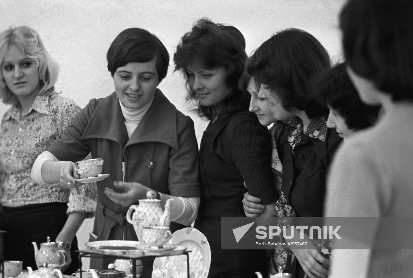 Tatiana Ilchuk, worker of Dulyovo Porcelain Plant