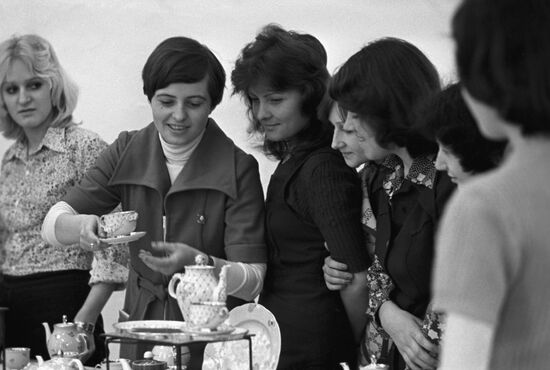Tatiana Ilchuk, worker of Dulyovo Porcelain Plant
