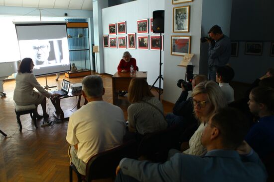 MIA Rossiya Segodnya photo correspondent Vladimir Vyatkin’s creative session