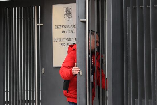 Russia Baltic States Diplomats Expelling