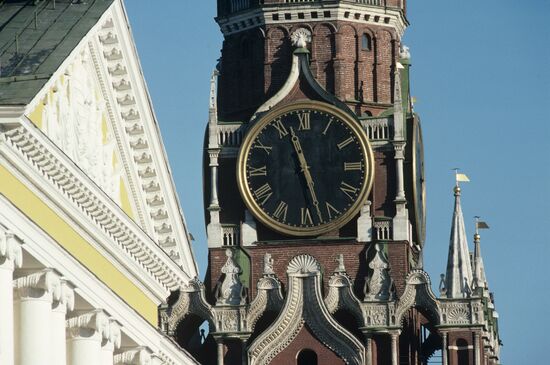 Chimes on Spasskaya Tower of Moscow Kremlin
