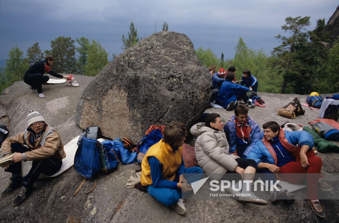 Cliff-hanging competitions at Stolby (Pillars) State Reserve in Krasnoyarsk Territory