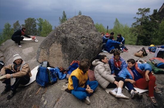 Cliff-hanging competitions at Stolby (Pillars) State Reserve in Krasnoyarsk Territory