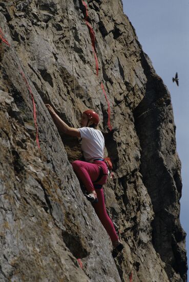 Cliff-hanging competitions at Stolby (Pillars) State Reserve in Krasnoyarsk Territory