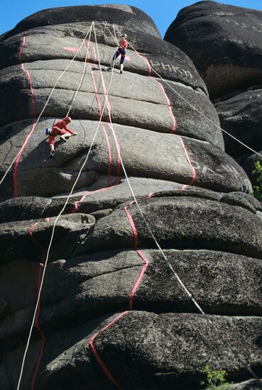 Cliff-hanging competitions at Stolby (Pillars) State Reserve in Krasnoyarsk Territory