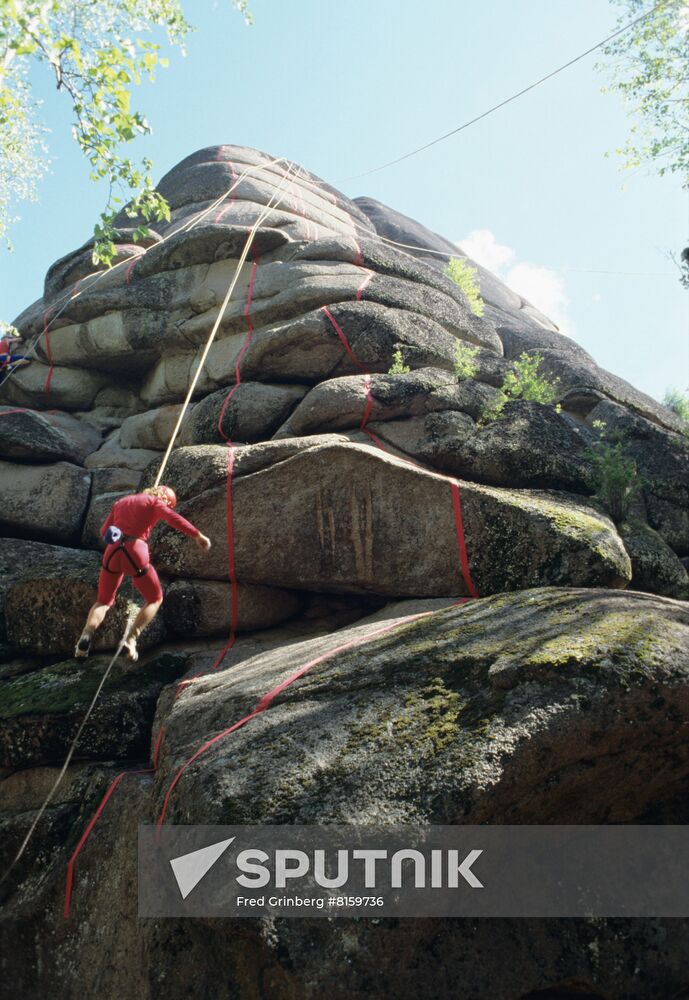 Cliff-hanging competitions at Stolby (Pillars) State Reserve in Krasnoyarsk Territory