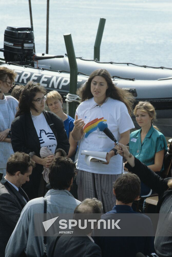 Rainbow Warrior flagship in Leningrad