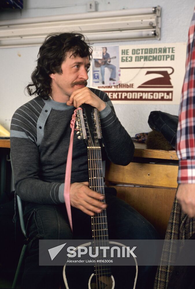 Artist and singer Sergei Tkachenko
