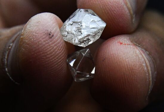 Russia Diamonds Manufacturing