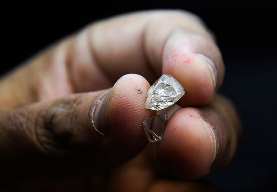 Russia Diamonds Manufacturing