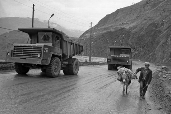 Nurek hydro power station under construction